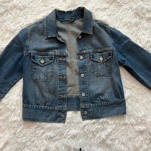 Levis Jean jacket distress look